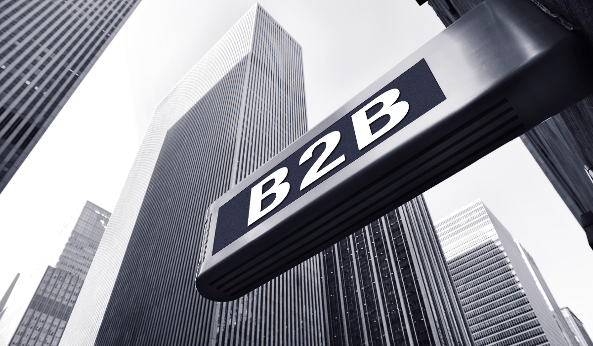 Black & White image of B2B sign with skyscrapers